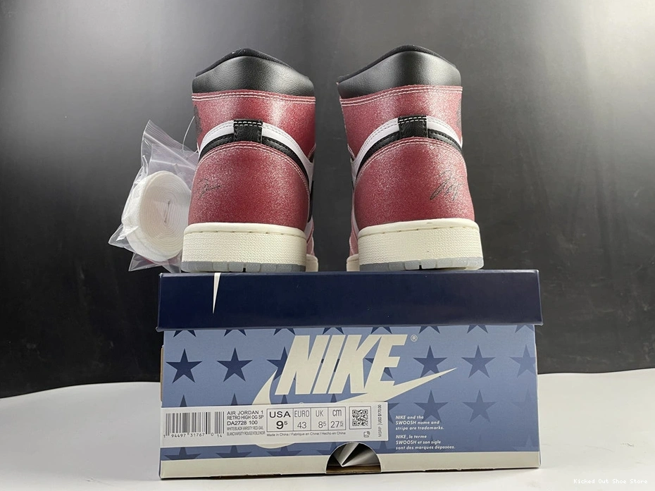 Kicked Out Shoe Store Chicago Room Trophy 3636 DA2728- Retro Jordan1 RelaxedFit 1029